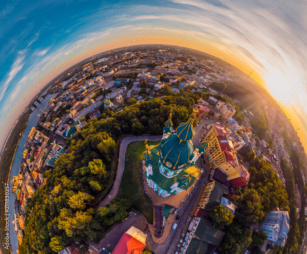 Φωτογραφία A big 360 degrees panorama of the city of Kiev on Podol at sunset