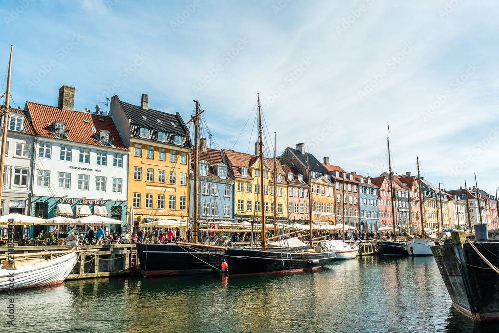 hafen gebiet von kopenhagen Dänemark mit schiffen im kanal