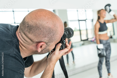 photographer shooting in session