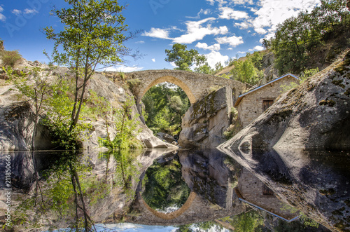 Arched stone Bridge - Architecture - Nature Scene