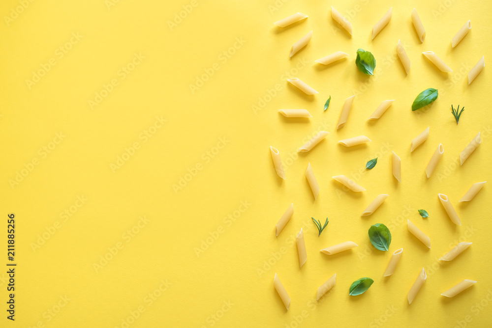 Obraz premium Penne Pasta on yellow