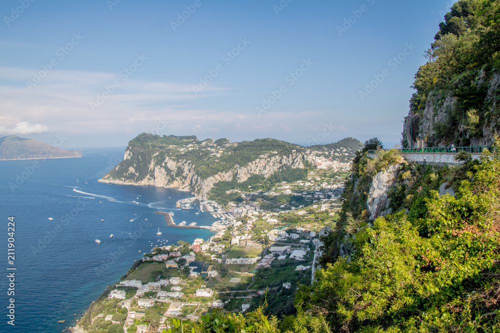 Ausblick von Hotel San Michele in Anacapri in sonnigen Frühling