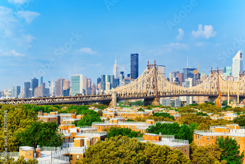 Fotografie, Obraz Queensboro Bridge across the East River between the Upper East Side Manhattan and Queens district in  New York