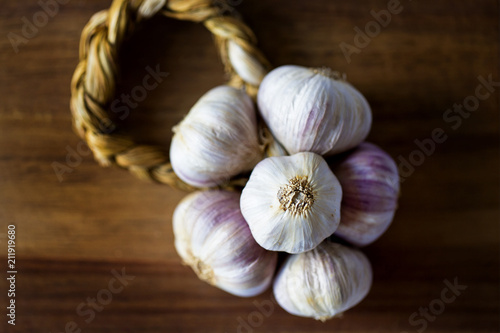 Foto Close up of a braid of red Nubia garlic