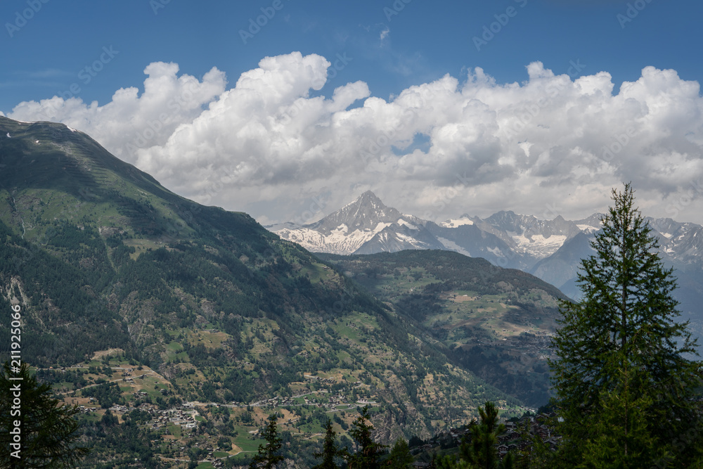 Der Berg im Wallis das Bietschhorn in der Schweiz