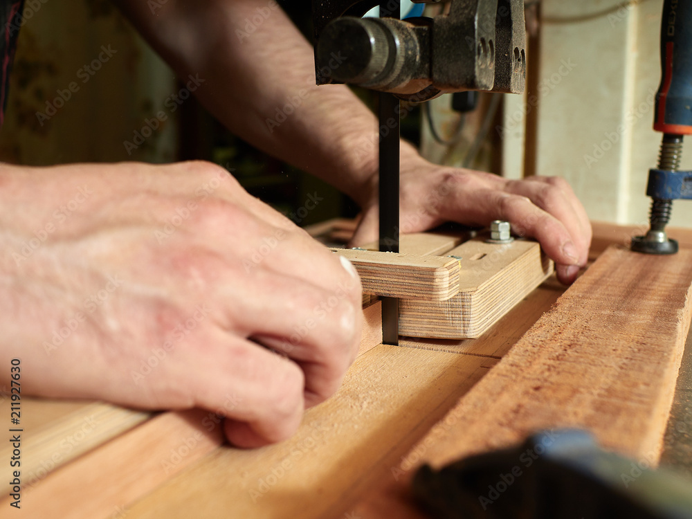 Lautner makes a classic guitar. Making slots in the lining. Lautner makes a classic guitar. Making slots in the lining.