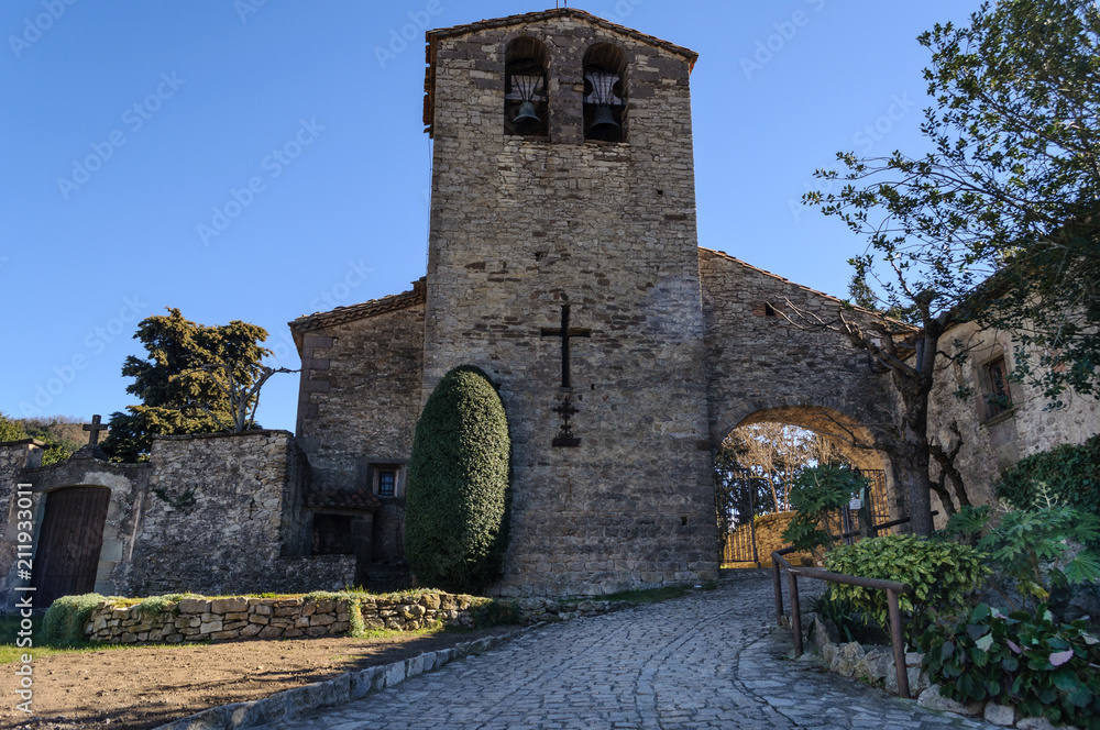 La iglesia de Sant Cristòfol de Tavertet (San Cristóbal de Tavertet) se encuentra en el término de Tavertet en la comarca catalana de Osona, Cataluña, España
