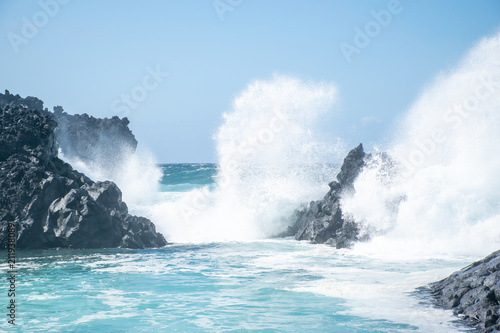 Ocean crash on the rocks