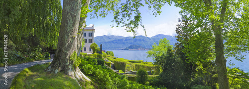 Fotografie Blick vom Park der Villa Carlotta auf den Comer See