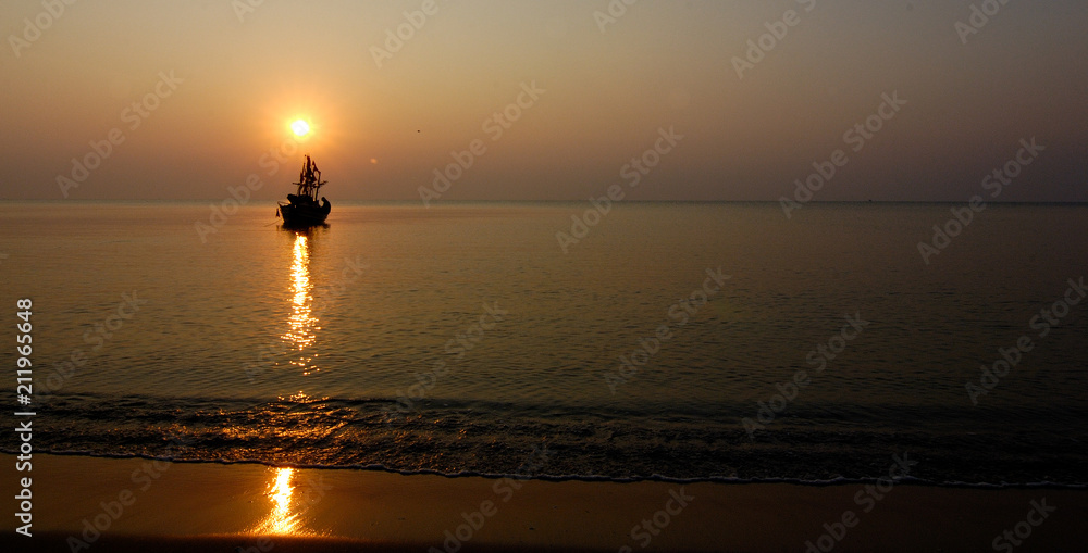 Fototapeta premium Fishing boats at sunrise - Kui Buri, South Thailand 