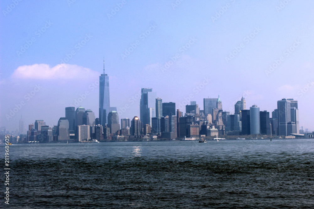 Fototapeta premium Widok na panoramę Nowego Jorku z Liberty Island
