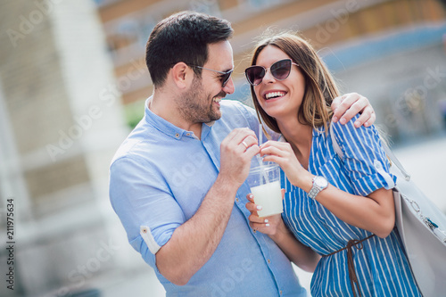 Young couple in love drinking juice, outdoor © Mediteraneo