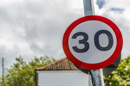 Signal of maximum speed of 30 miles per hour photo