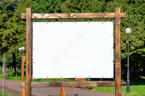 Foto Banner on a wooden frame in the park