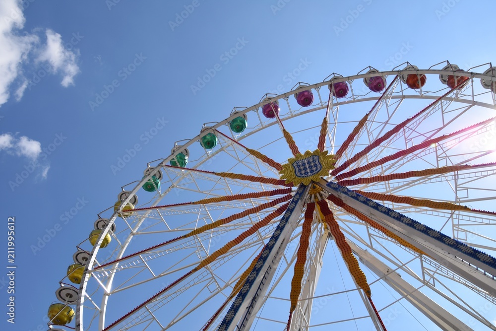 Riesenrad auf einem Jahrmarkt Riesenrad auf einem Jahrmarkt