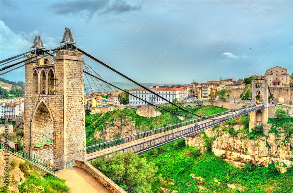Obraz premium Sidi M'Cid Bridge przez rzekę Rhummel w Konstantynie w Algierii