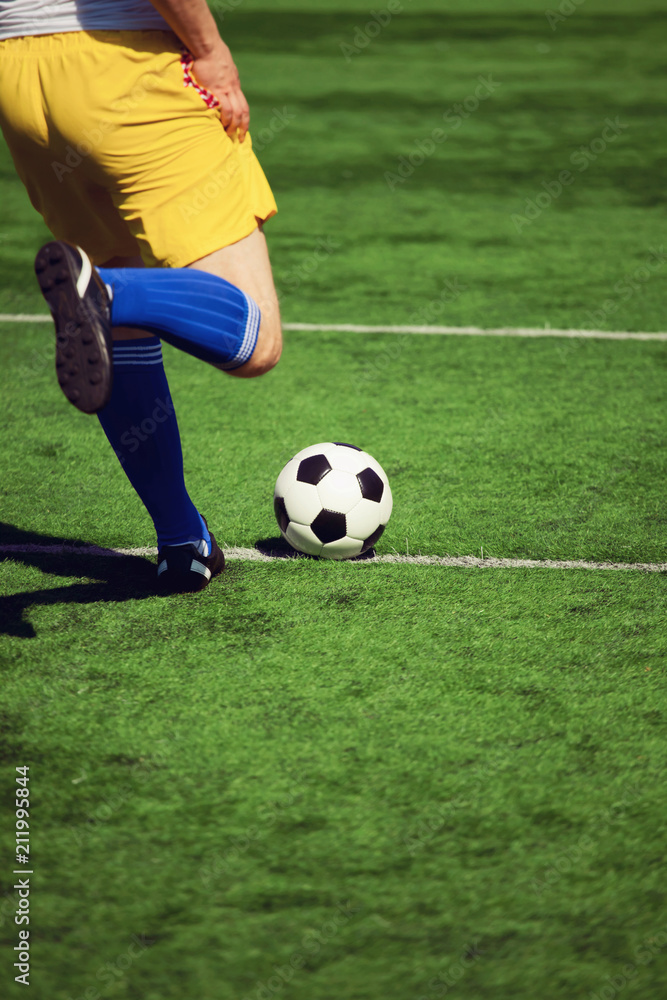 Ball auf dem Fussballplatz