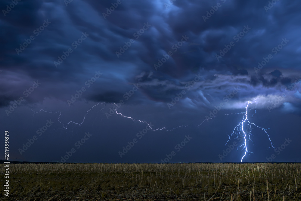 Lightning storm over field in Oklahoma - obrazy, fototapety, plakaty 