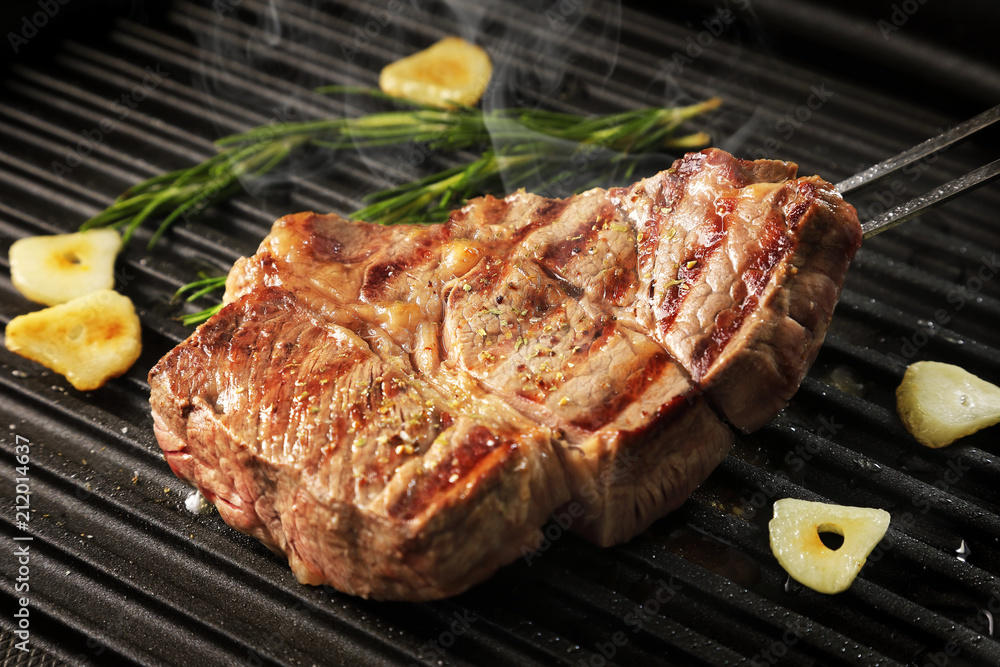 ビーフステーキ　Grilled beef steak