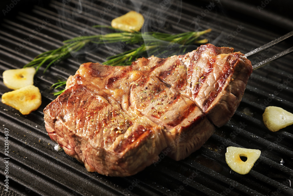 ビーフステーキ Grilled beef steak ビーフステーキ Grilled beef steak