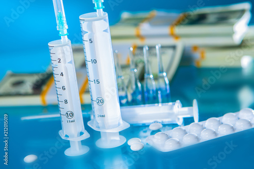 Syringes with bundles of mo...
