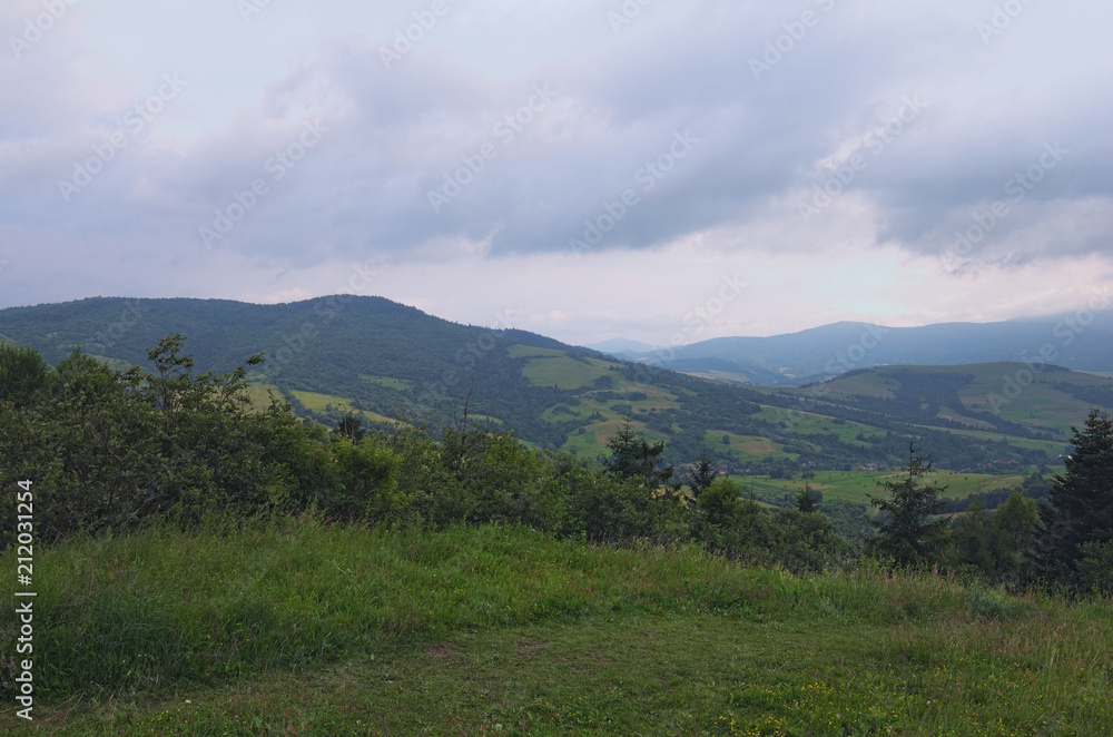 Obraz premium Stunning mountain landscape of Ukrainan Carpathian. View from the top of Verecke Pass. Cloudy summer day. Zakarpatska oblast, Ukraine