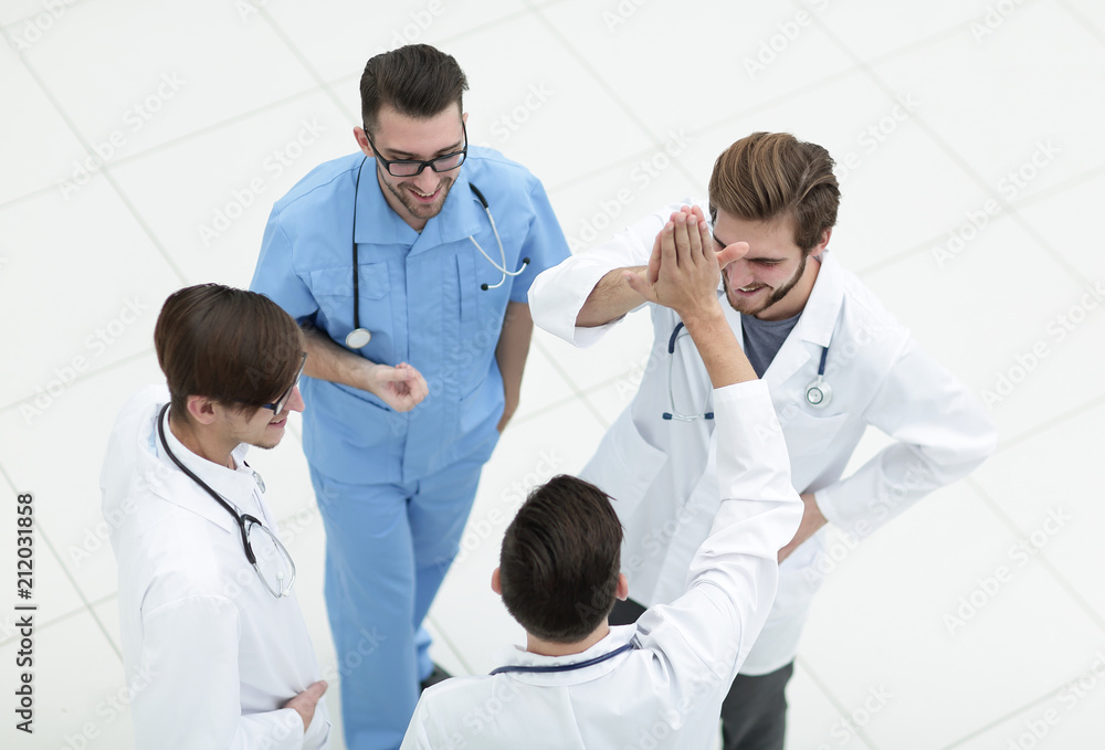 Obraz premium group of doctors discussing work issues