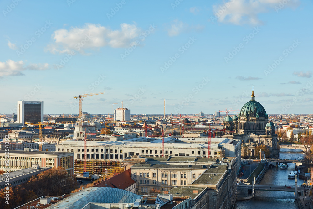 Berlin City Skyline mit Berliner Dom