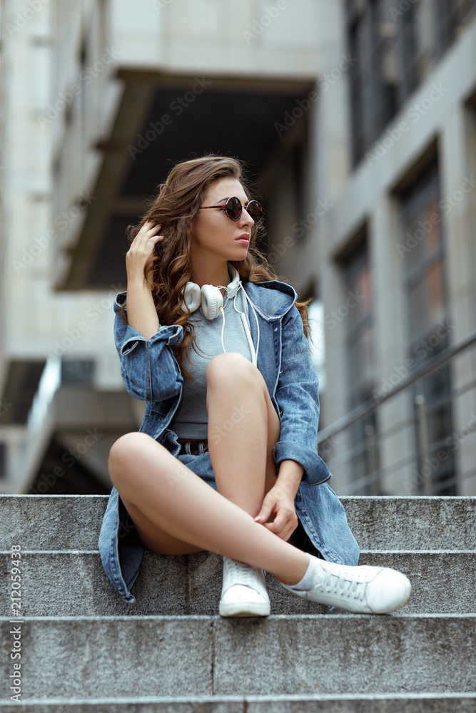 Fototapeta premium woman with headphones and sunglasses