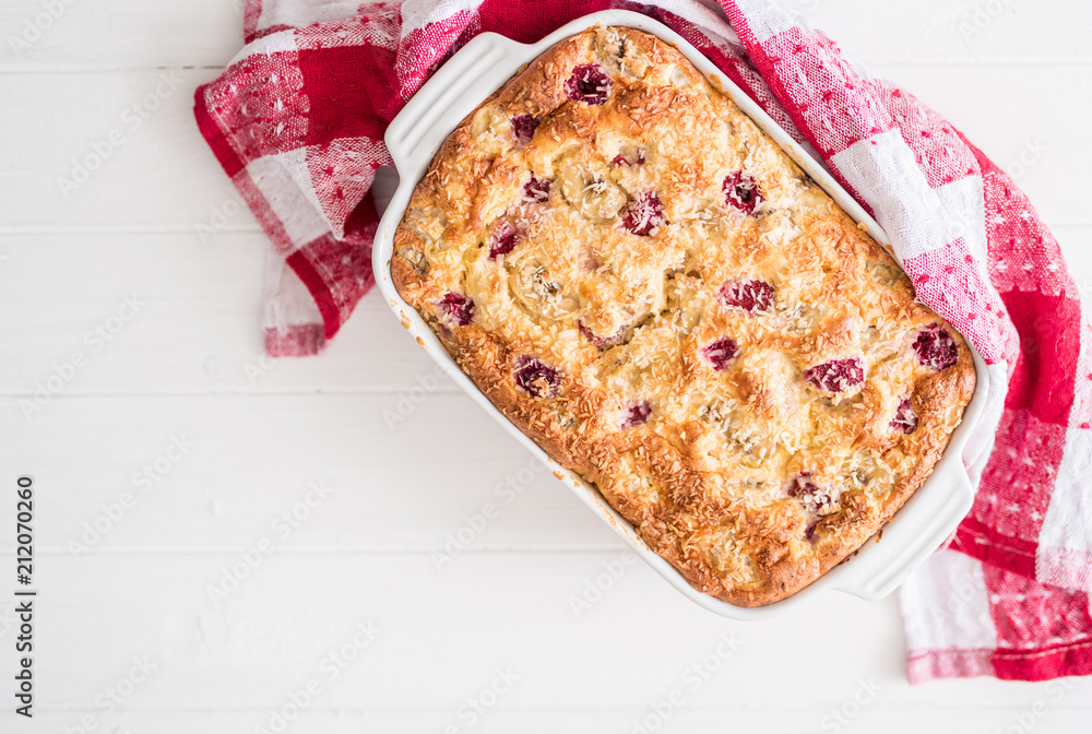 Fotografie casserole from cottage cheese with berries
