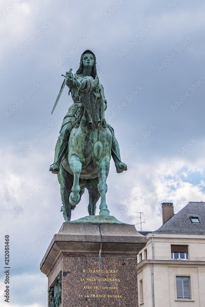 Obraz premium Bronze equestrian statue of Jeanne d'Arc (Joan of Arc, 1855) in the centre of Place du Martroi (Martroi square) in Orleans, France.