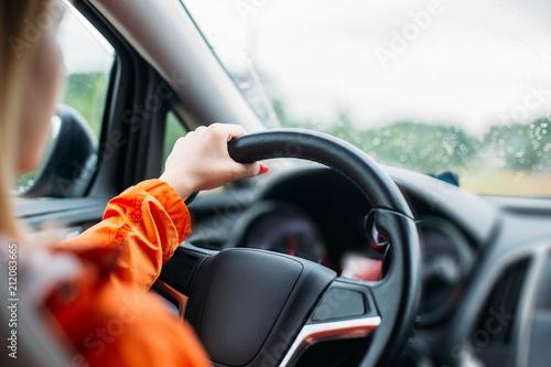 Konstfotografi young woman driver driving a business car, on a trip.
