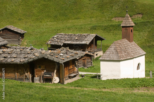 Almendorf Fane Alm in Südtirol photo