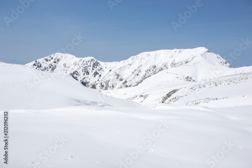 The snow mountains of Tateyama Kurobe alpine. © 9Air