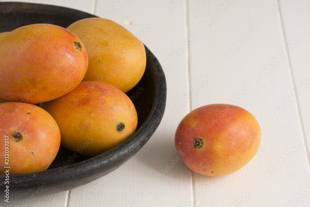 Fresh and sweet mangoes
Fresh and sweet mangoes