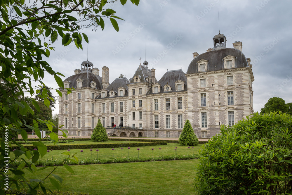 The rear view of tThe Chateau de Cheverny inn the Loire valley, France