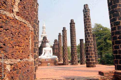 Bouddha blanc thailande