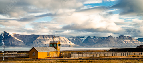 Tableau sur toile Die verlassene russische Exklave Pyramiden in der Arktis