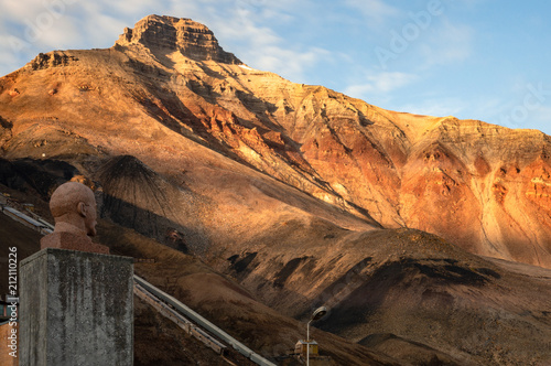 Die verlassene russische Exklave Pyramiden in der Arktis photo