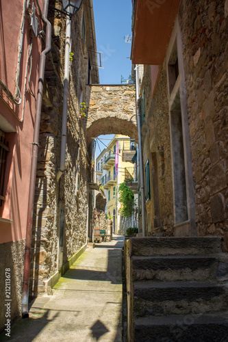 Fototapeta Naklejka Na Ścianę i Meble -  Vertical View of a Street inside Corniglia, in the Italian National Park of the Cinque Terre.