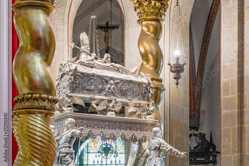 Fotografie Silver coffin, sarcophagus of St
