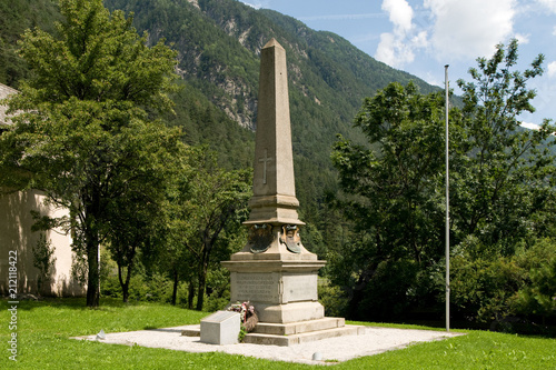Kapelle und Denkmal an der Sachsenklemme in Südtirol