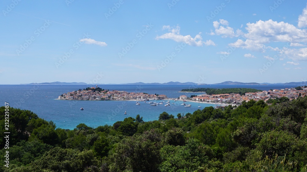 Blick auf Primošten - Stadt am Mittelmeer - Kroatien