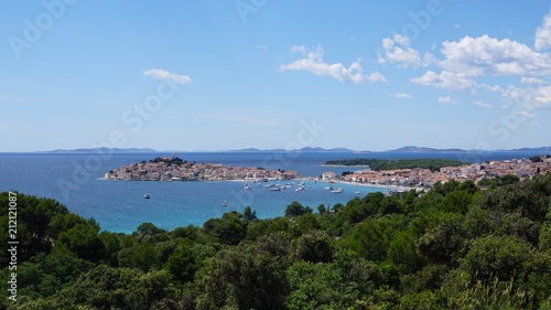 Blick auf Primošten - Stadt am Mittelmeer - Kroatien