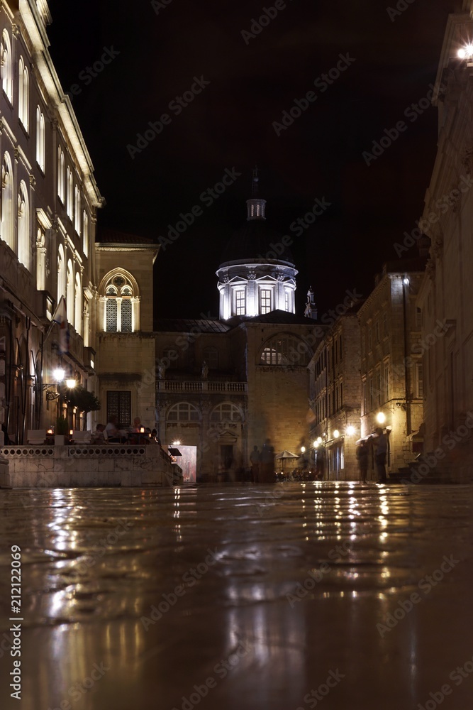 Dubrovnik - Stadt bei Nacht - Kroatien