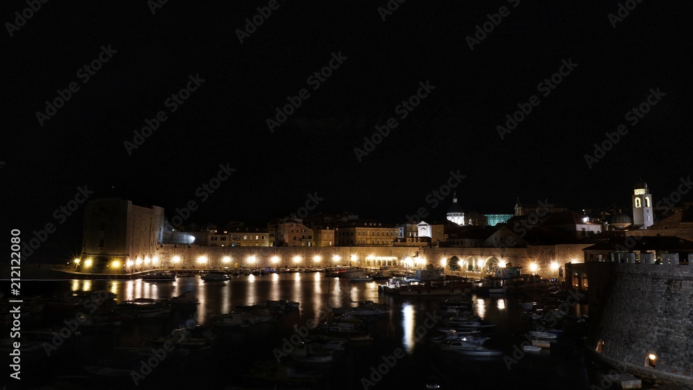 Dubrovnik - Stadt bei Nacht - Kroatien