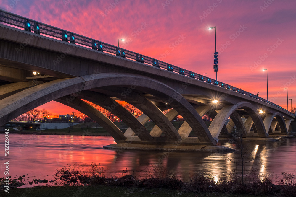 Naklejka premium A evening view of the bridge over the submerged river
