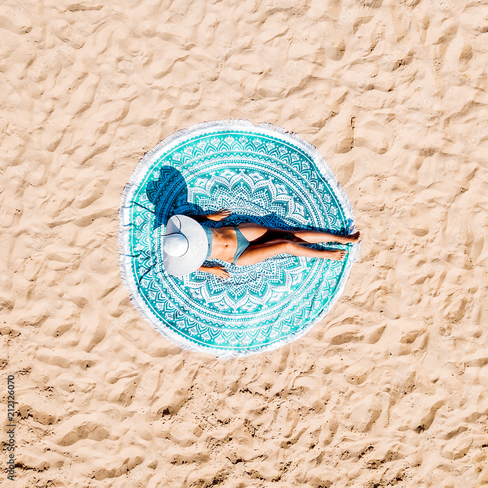 Top Aerial Drone View Of Woman In Swimsuit Bikini Relaxing And Sunbathing  On Round Turquoise Beach Towel Near The Ocean foto de Stock | Adobe Stock