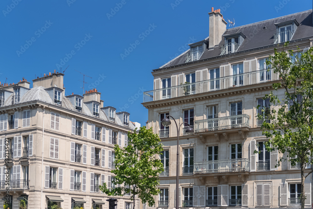 Fototapeta premium Paris, beautiful building in the center, typical parisian facade 