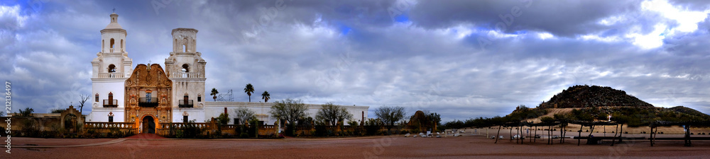 Obraz premium Misja San Xavier w Tucson w Arizonie Spanish Religioius